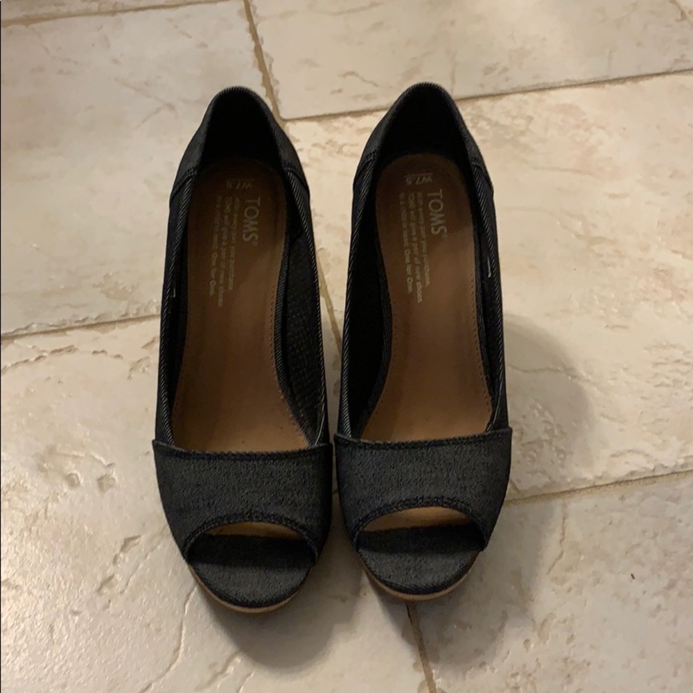 TOMS wedges